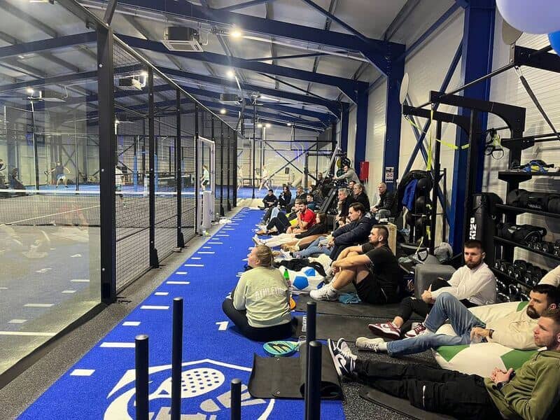 Interiérové padelové ihrisko v hale Dajky Arena Šaľa, zabezpečujúce celoročné herné podmienky pre fanúšikov športu NA PADEL.