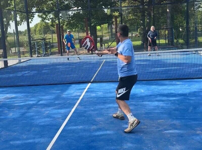Outdoorové padel ihrisko v regióne Záhorie, lokalita s vysokým potenciálom pre rozvoj komunity a zastrešenie v ekosystéme NA PADEL.