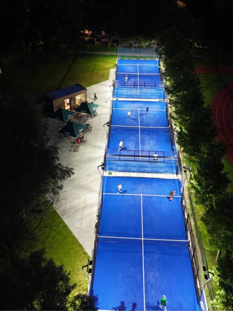 Populárne padelové ihriská v Žiline v rámci Padel Pointu, zamerané na kvalitu hry a profesionálne zázemie pre NA PADEL nadšencov.