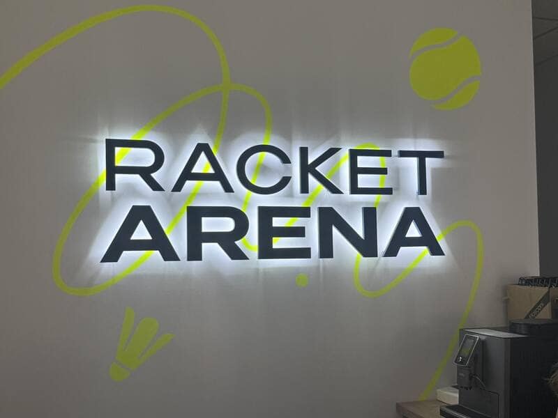 Športové centrum Racket Arena Žilina so zameraním na padelové ihriská a komplexné zázemie pre športovcov z platformy NA PADEL.